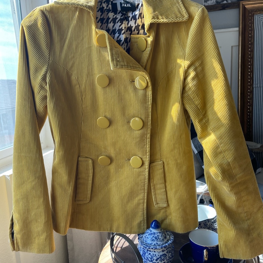 Talie, mustard yellow, size medium, corduroy, jacket.